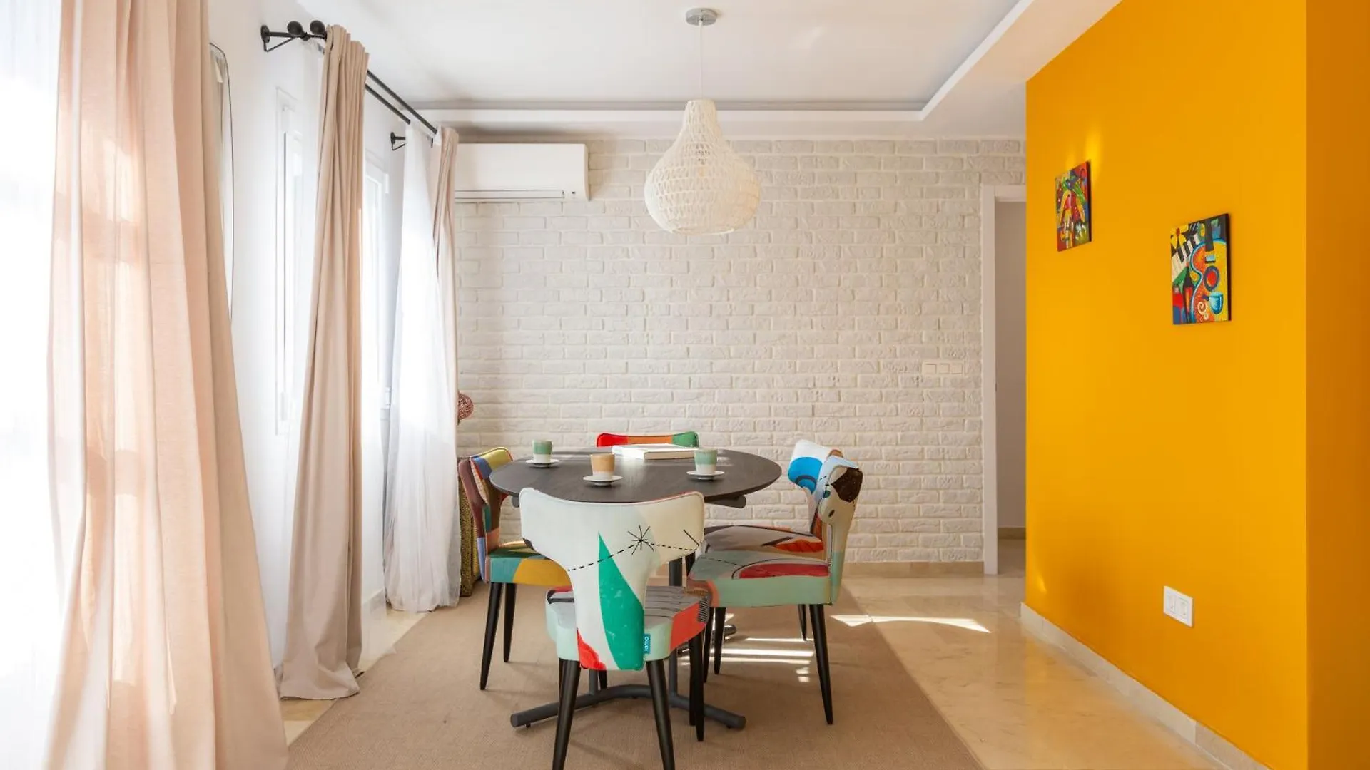 Malaga Centro Ii: Central And Bright Apartment With Balconies