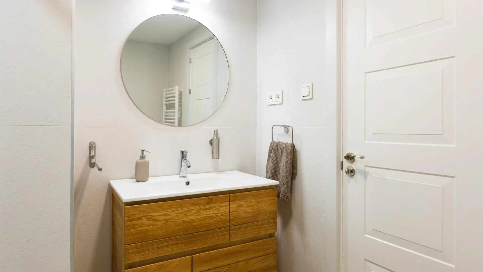 Malaga Centro Ii: Central And Bright Apartment With Balconies 0*,  Spain