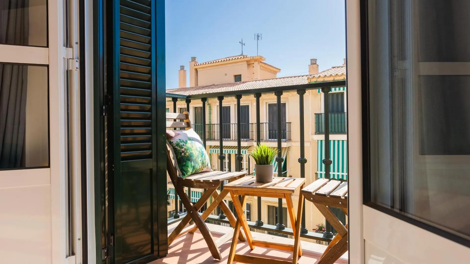 Malaga Centro Ii: Central And Bright Apartment With Balconies