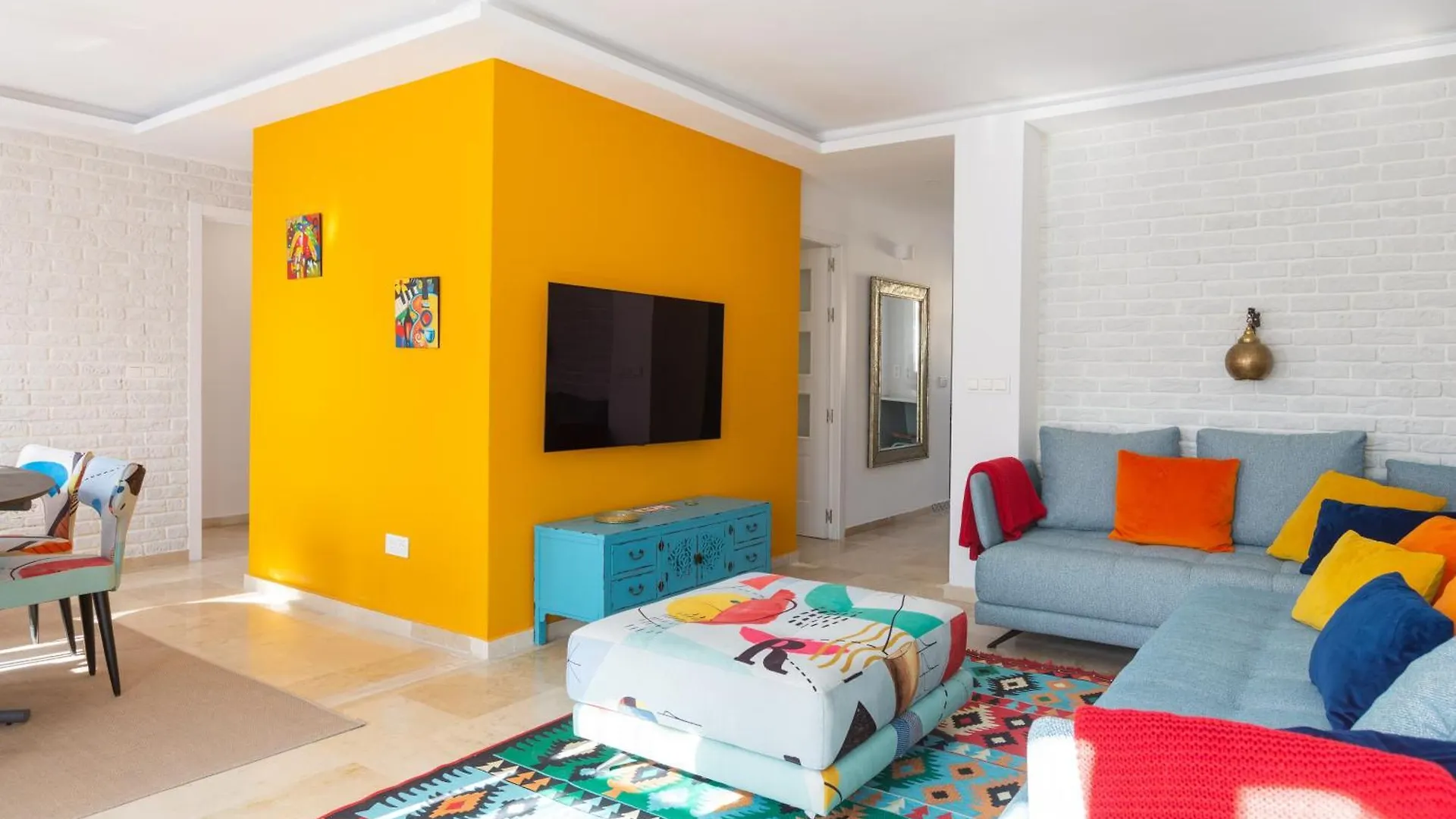 Malaga Centro Ii: Central And Bright Apartment With Balconies