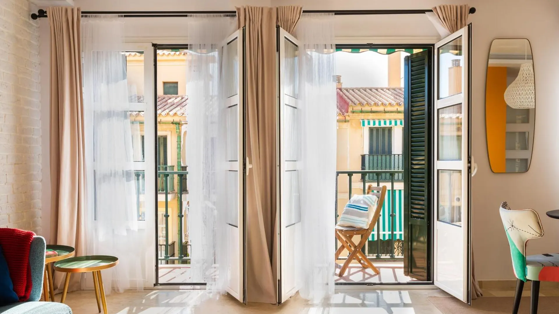Malaga Centro Ii: Central And Bright Apartment With Balconies