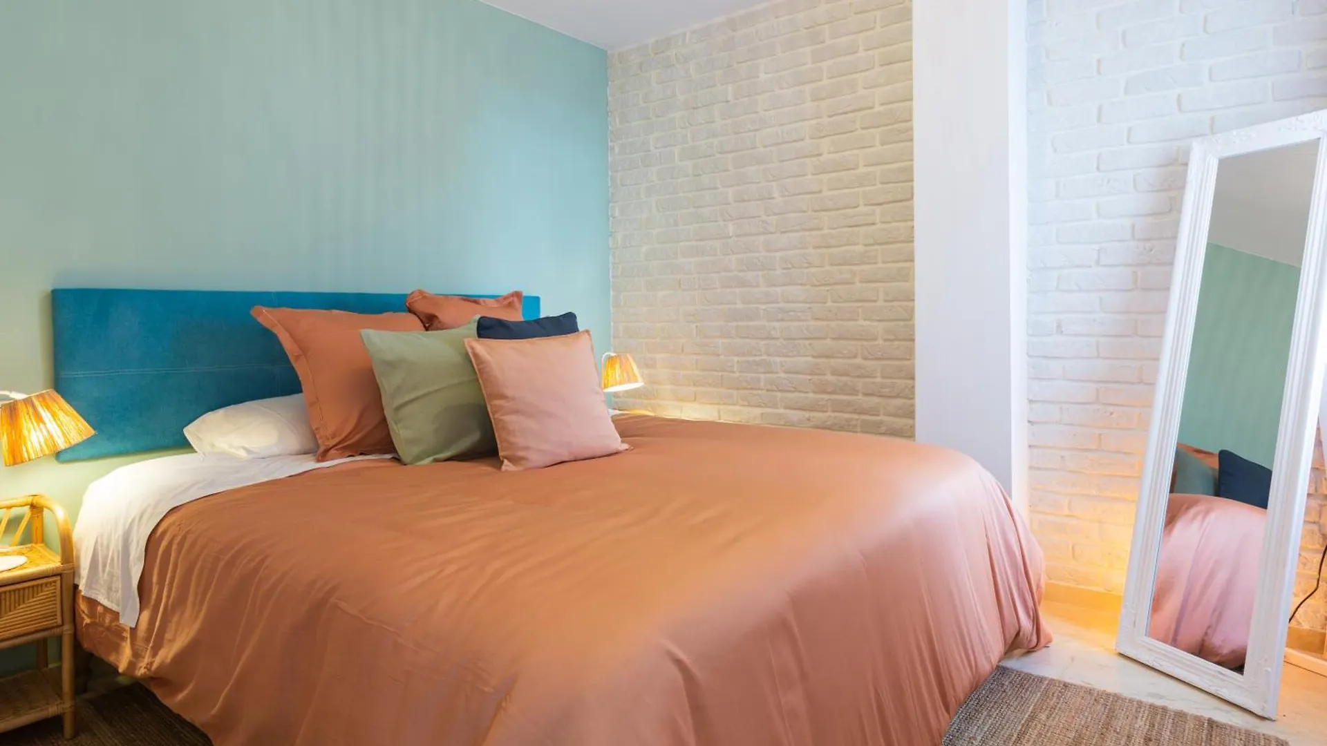 Malaga Centro Ii: Central And Bright Apartment With Balconies
