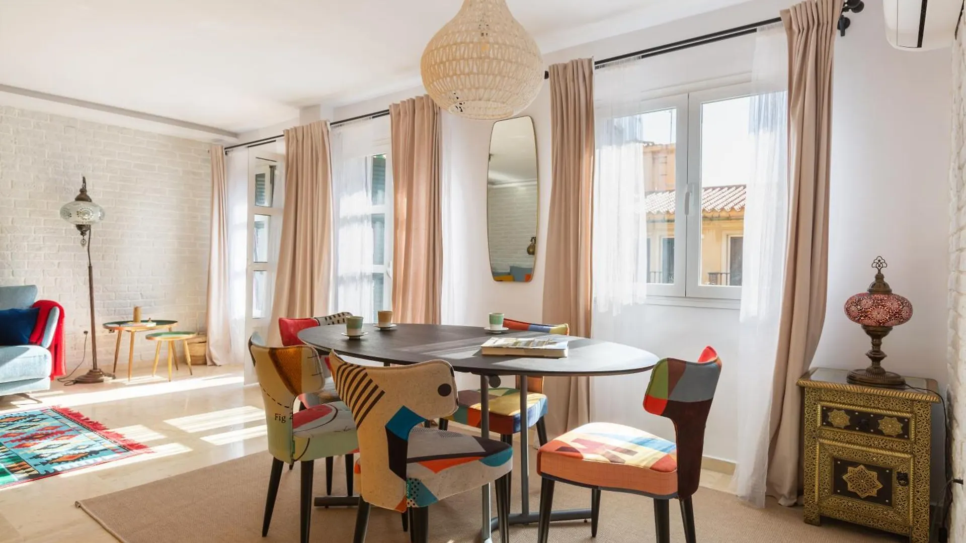 Malaga Centro Ii: Central And Bright Apartment With Balconies