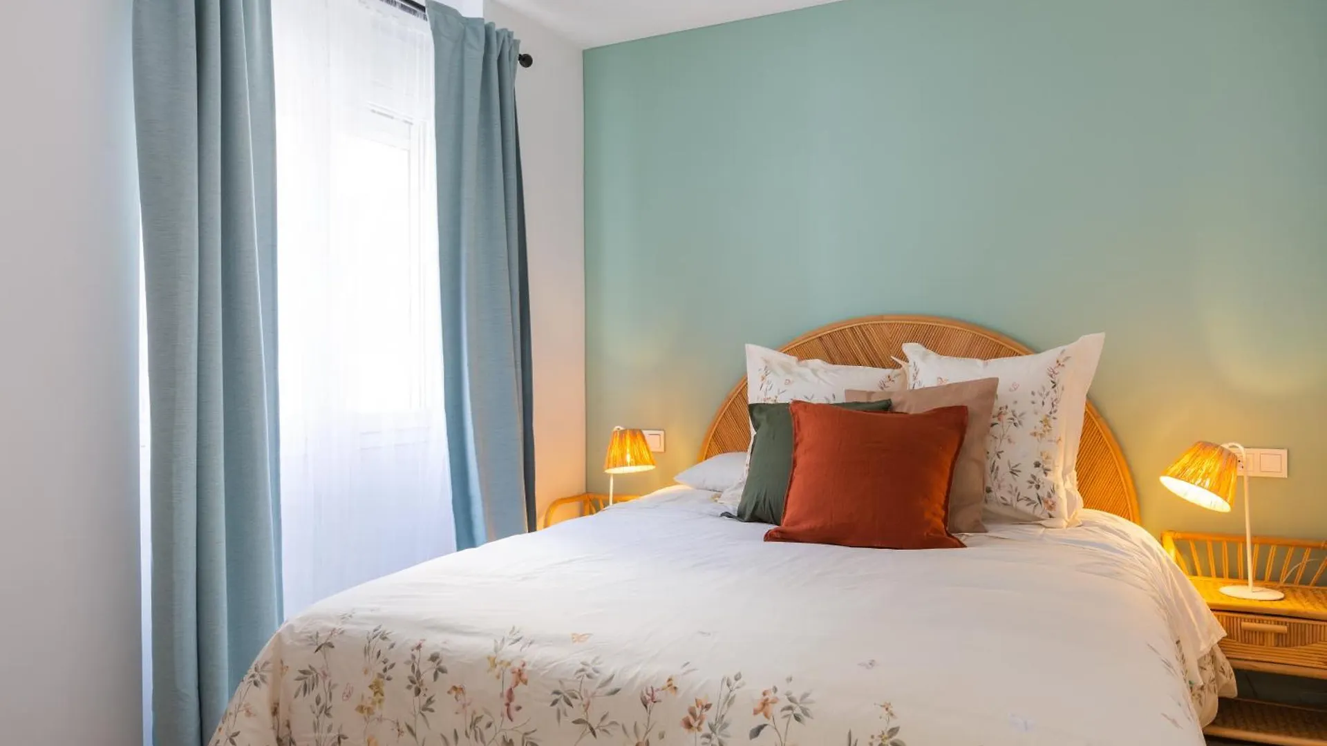 Malaga Centro Ii: Central And Bright Apartment With Balconies Spain