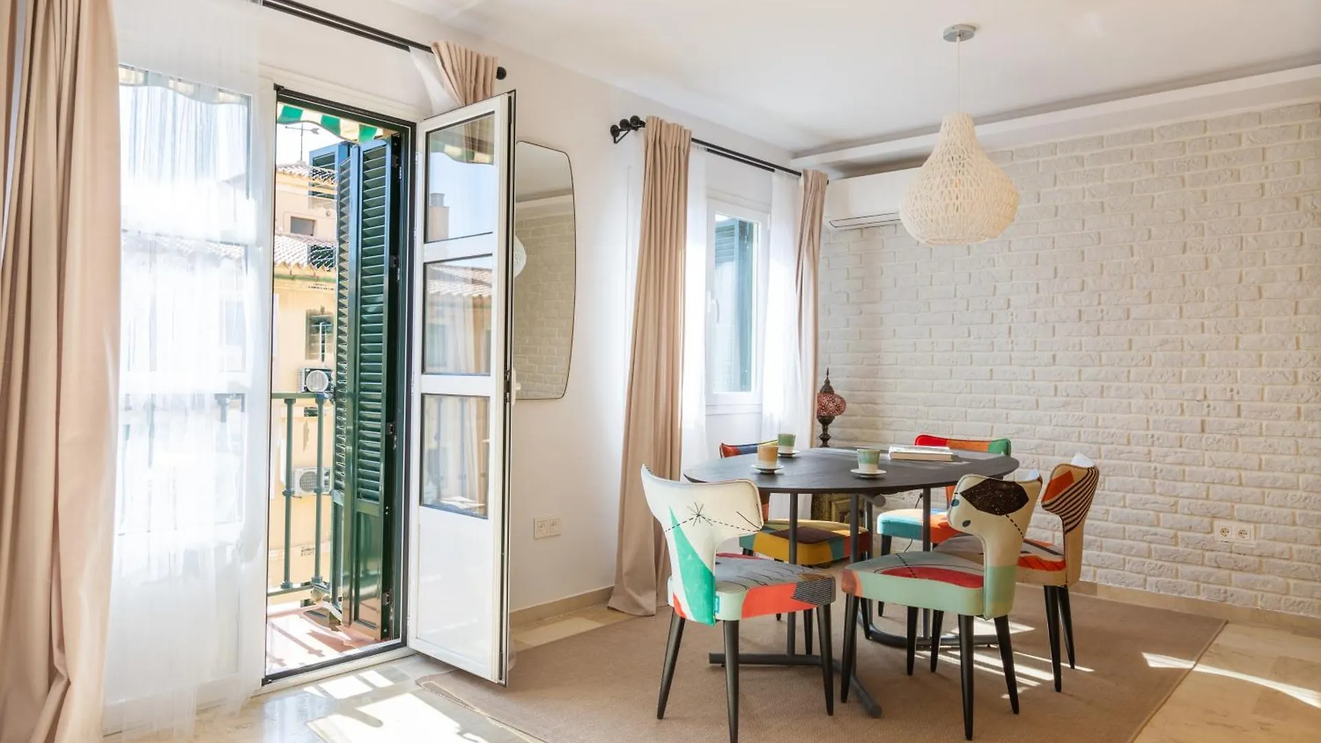 Malaga Centro Ii: Central And Bright Apartment With Balconies